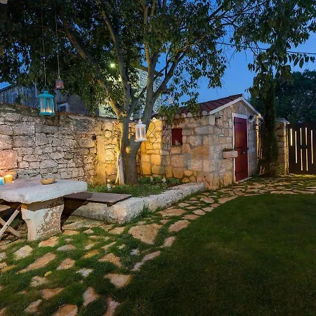 فيلة Unique Villa With Saltwater Swimming Pool In Porec