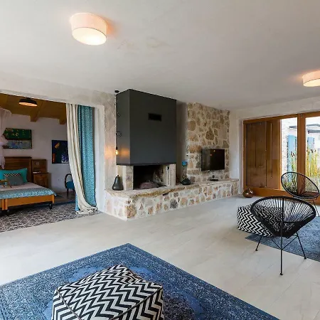 Villa Unique Villa With Saltwater Swimming Pool In Porec *