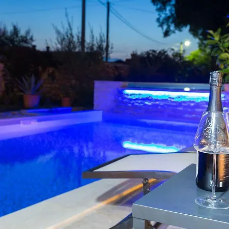 Villa Unique Villa With Saltwater Swimming Pool In Porec *